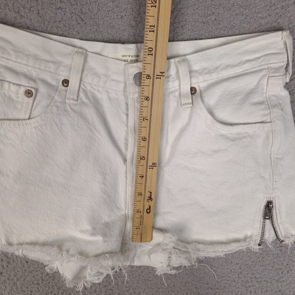 Levi's Shorts Womens Size 27 White Altered 501 Side Zipper Denim Cutoff Frayed - Picture 14 of 16